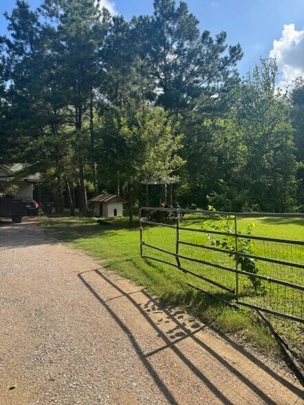 123 CR 343, Cleveland, TX à vendre - Photo du bâtiment - Image 2 de 12