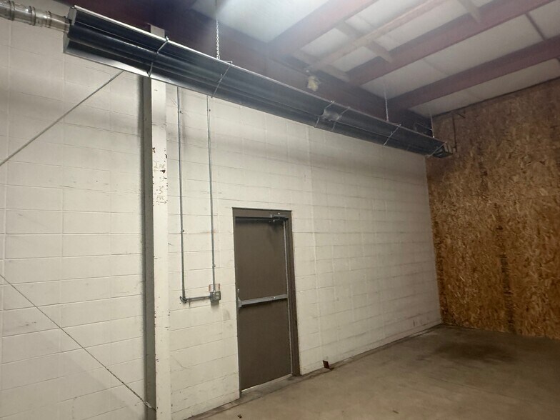 803 Linway Dr, Goshen, IN à louer - Photo du bâtiment - Image 2 de 8