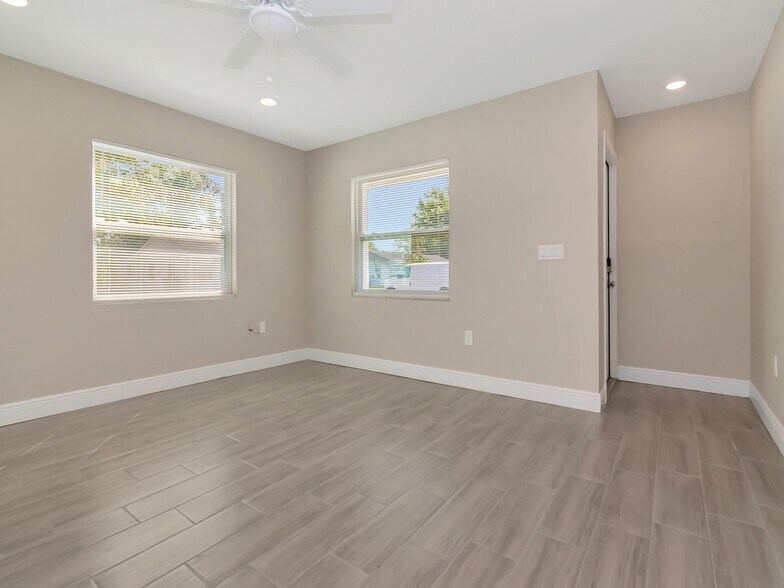 1205-1207 62nd Ave E, Bradenton, FL à vendre - Photo intérieure - Image 3 de 44