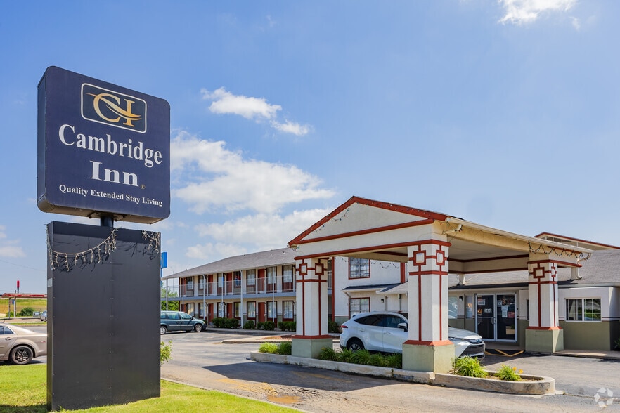 7404 S May Ave, Oklahoma City, OK for sale - Primary Photo - Image 1 of 20