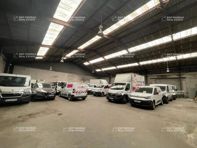 Flex in Lille for lease - Building Photo - Image 3 of 13