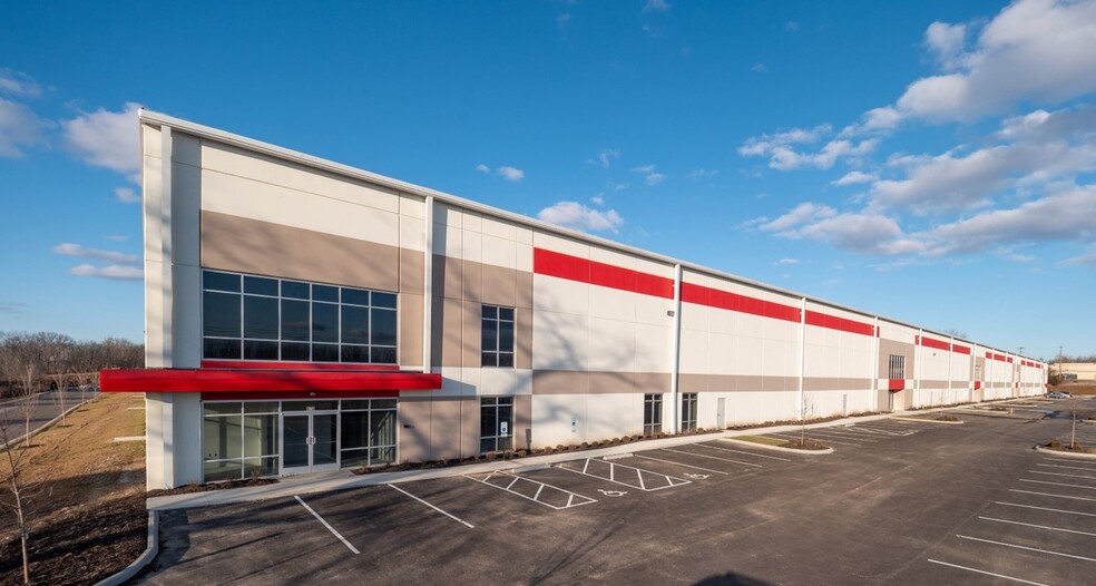 870 Claycraft Rd, Gahanna, OH for lease - Building Photo - Image 2 of 3