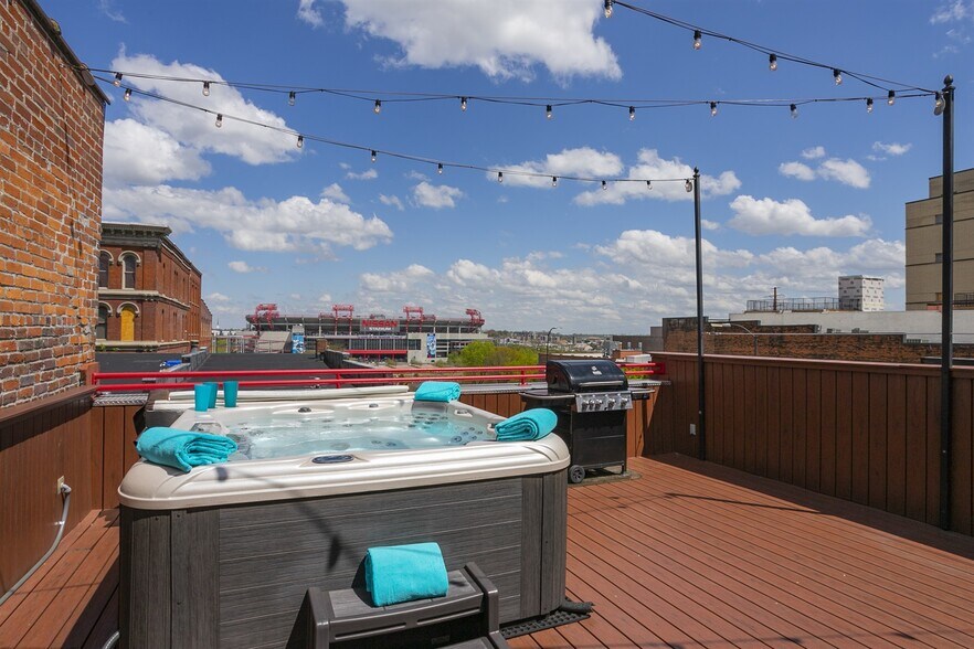 214 3rd Ave N, Nashville, TN à vendre - Photo du bâtiment - Image 3 de 19