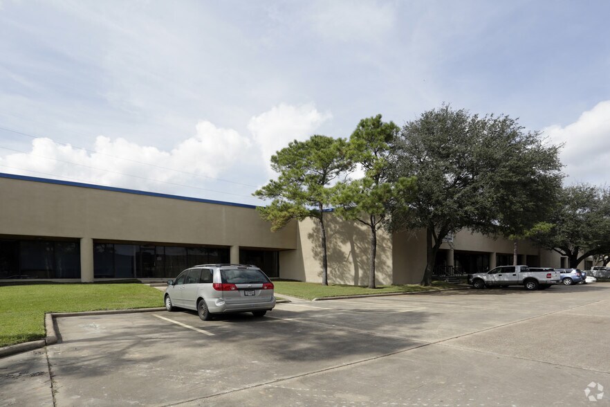 8784-8798 Westpark Dr, Houston, TX à louer - Photo du bâtiment - Image 3 de 12