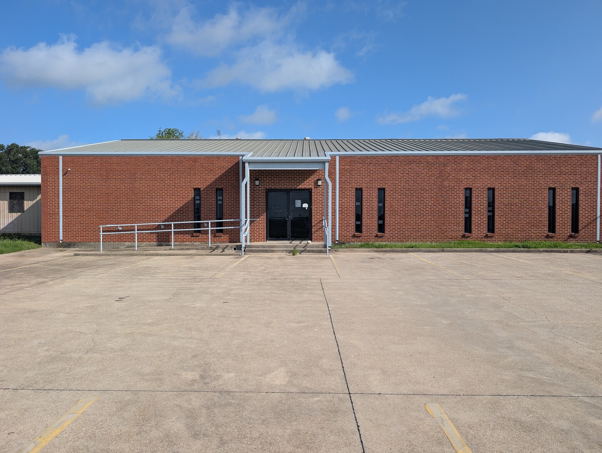 101 Mesquite, Elm Mott, TX for lease Primary Photo- Image 1 of 10