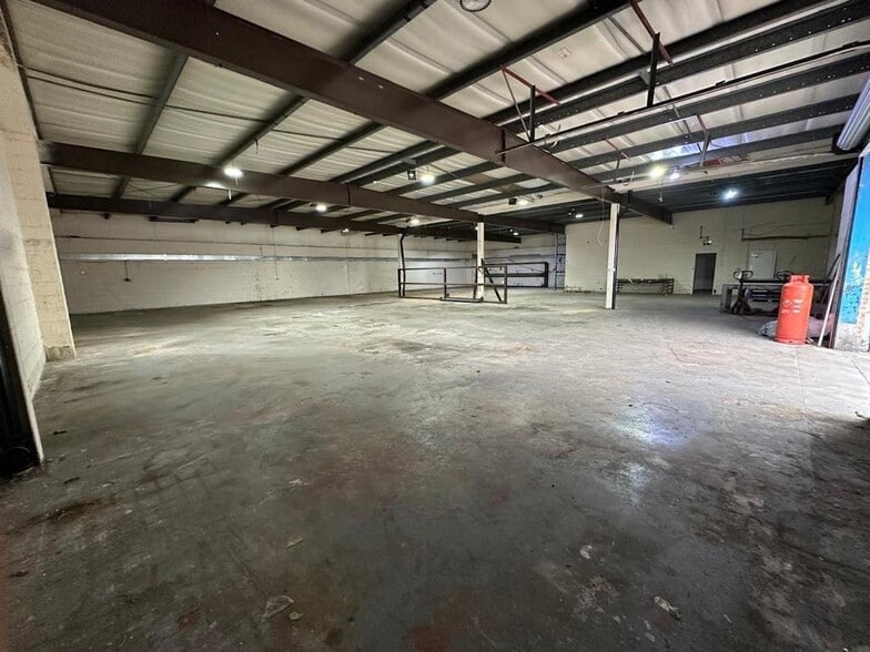 Lord Byron Sq, Salford for lease - Building Photo - Image 3 of 7