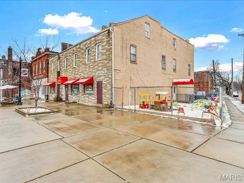 8035 N Broadway, Saint Louis, MO à vendre - Photo du bâtiment - Image 2 de 42