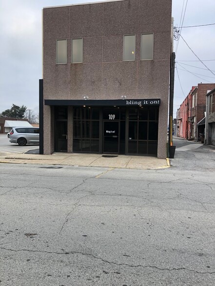 109 W Monroe St, Herrin, IL for lease - Primary Photo - Image 1 of 25