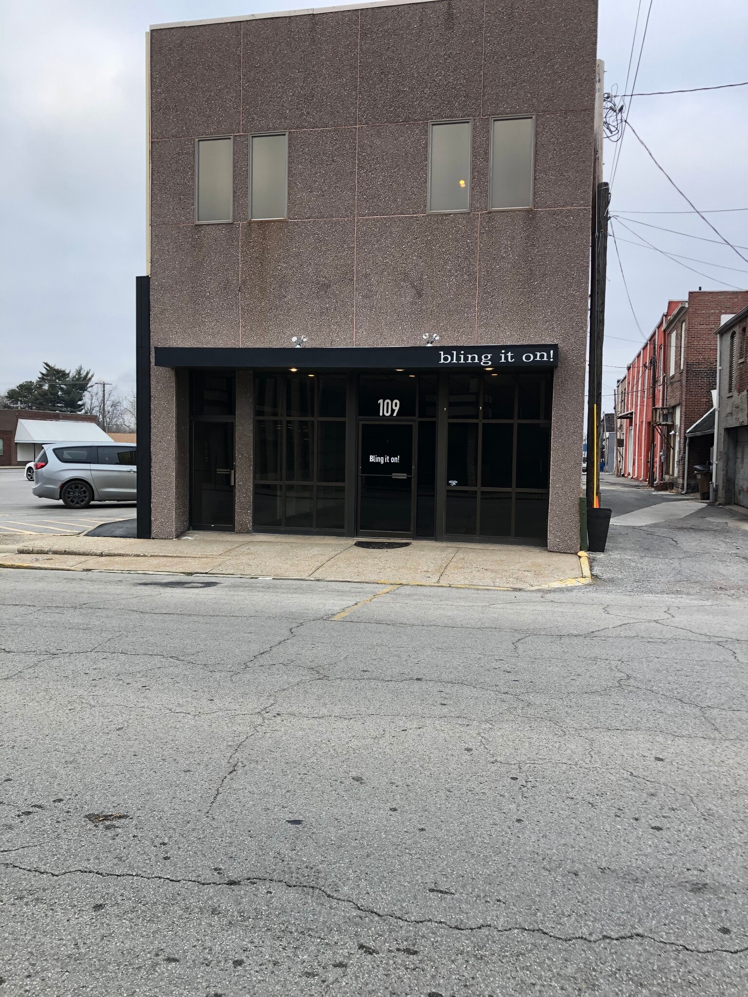 109 W Monroe St, Herrin, IL for lease Primary Photo- Image 1 of 26
