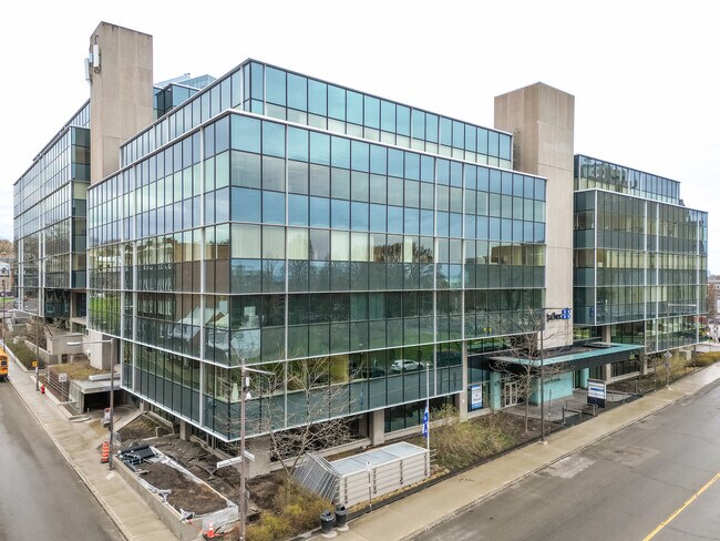 More details for 425-475 Rue Jacques-Parizeau, Québec, QC - Retail for Lease