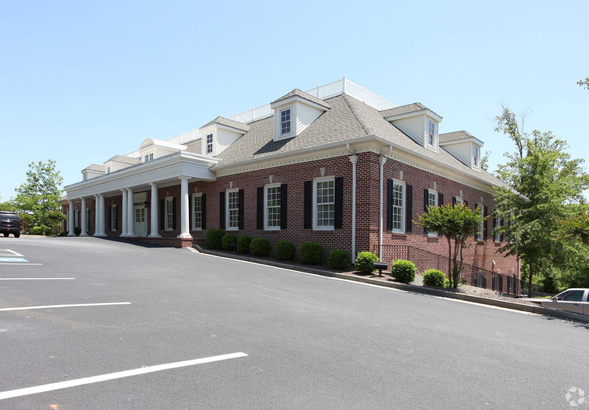 225 Country Club Dr, Stockbridge, GA for sale Primary Photo- Image 1 of 11