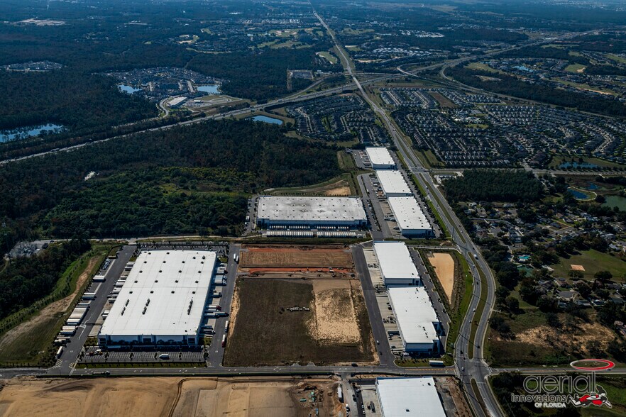 N Old Lake Wilson Rd, Kissimmee, FL à louer - Photo du bâtiment - Image 2 de 8