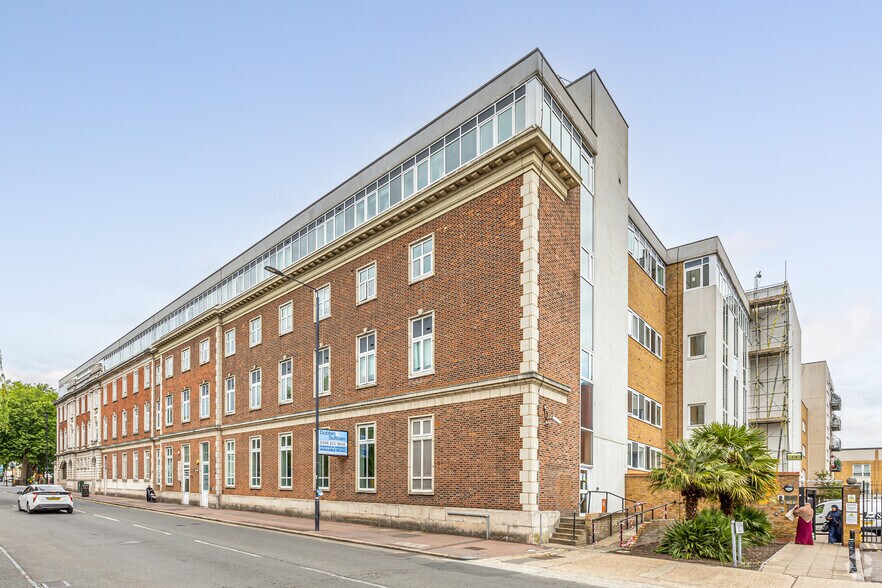 5 Vicarage Ln, Londres à louer - Photo du bâtiment - Image 3 de 3