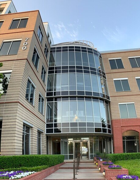 700 Highlander Blvd, Arlington, TX à louer - Photo du bâtiment - Image 2 de 4