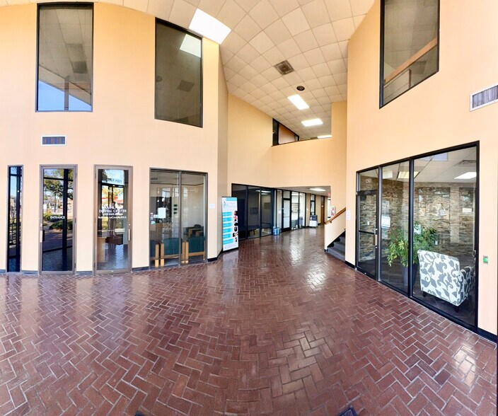 2501 Palmer Hwy, Texas City, TX à louer - Photo du bâtiment - Image 2 de 9