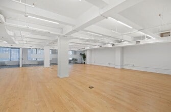 9 E 38th St, New York, NY à louer Photo intérieure- Image 2 de 3