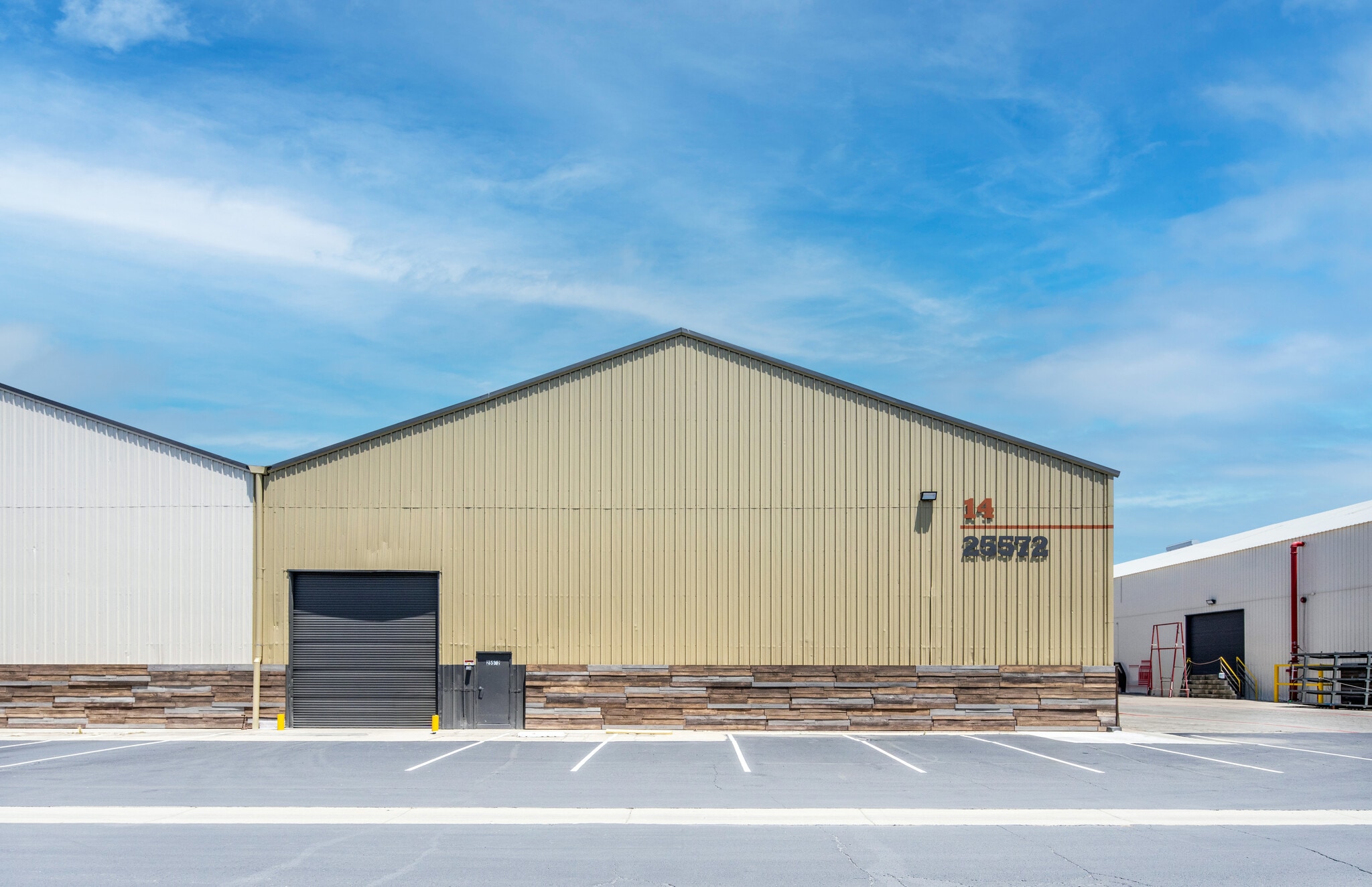 25545-25710 Springbrook Ave, Santa Clarita, CA à louer Photo du bâtiment- Image 1 de 3