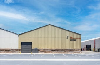 25545-25710 Springbrook Ave, Santa Clarita, CA à louer Photo du bâtiment- Image 1 de 3