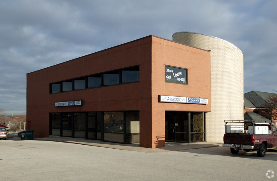 2204 E Moreland Blvd, Waukesha, WI à louer - Photo du bâtiment - Image 2 de 10