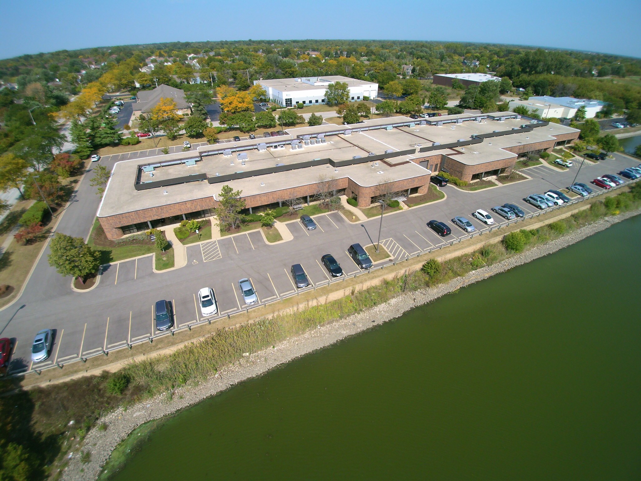 3930 N Ventura Dr, Arlington Heights, IL à louer Photo du bâtiment- Image 1 de 3