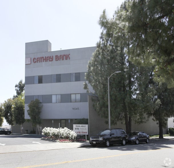 9045 Corbin Ave, Northridge, CA for lease - Building Photo - Image 3 of 7