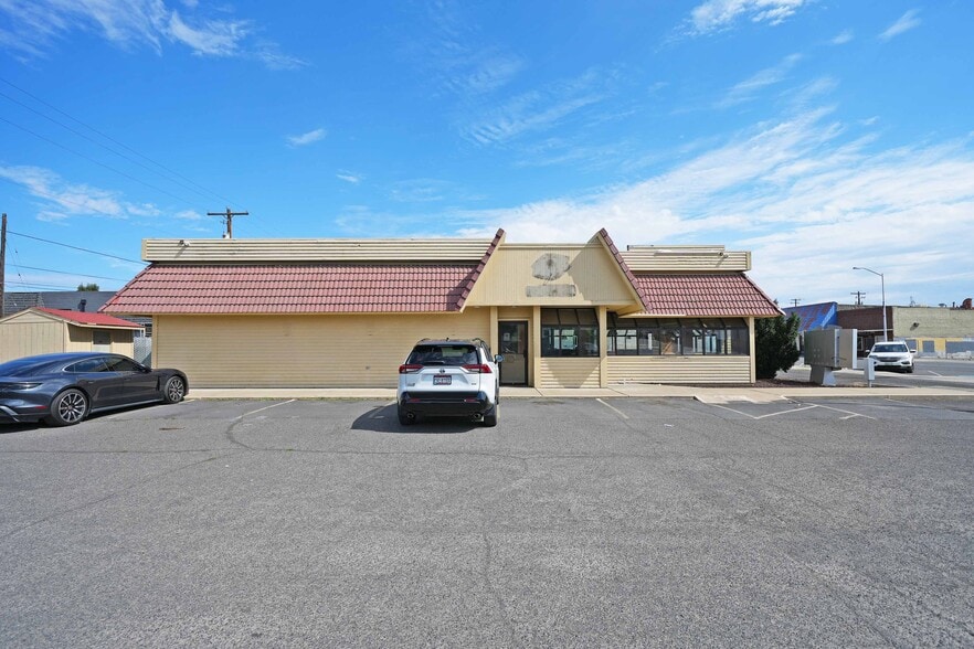 318 S Wapato Ave, Wapato, WA à vendre - Photo du bâtiment - Image 3 de 23