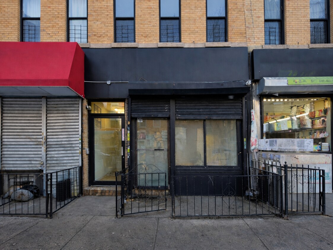 763 Seneca Ave, Ridgewood, NY for lease Primary Photo- Image 1 of 8