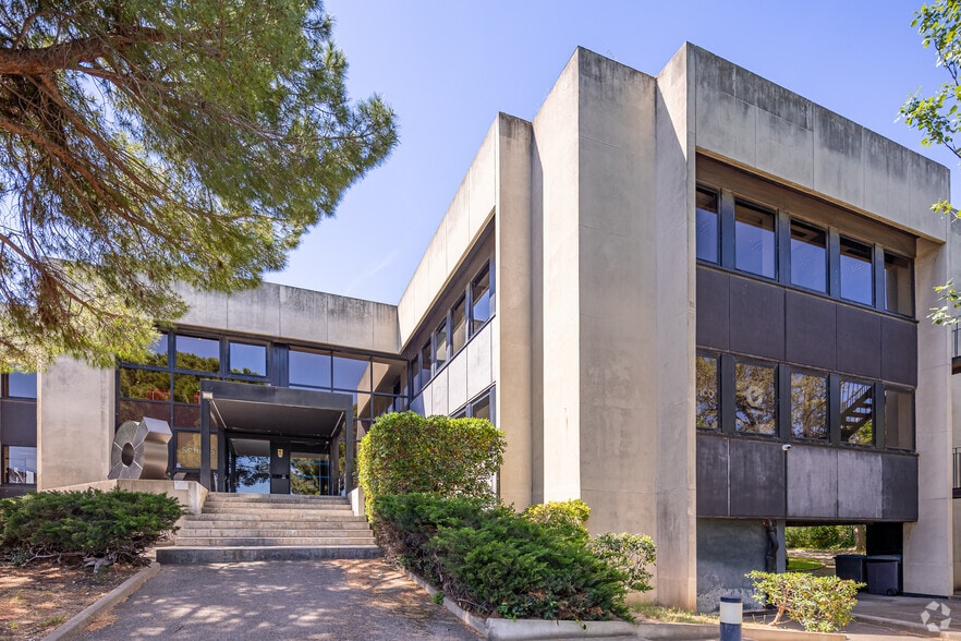 Office in Marseille for lease - Building Photo - Image 1 of 10