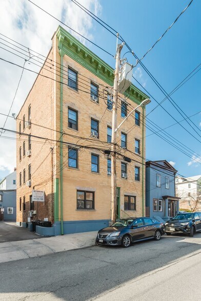 536 N High St, Mount Vernon, NY à vendre - Photo du bâtiment - Image 3 de 40