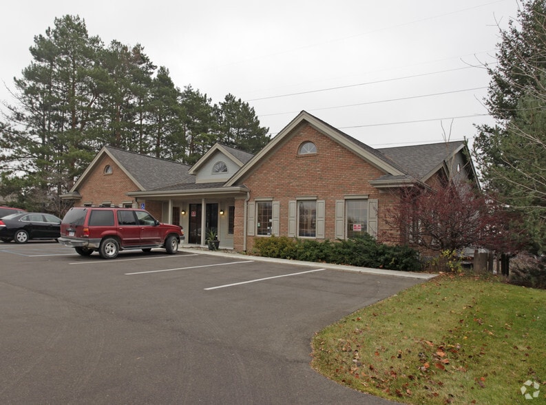 6401 Citation Dr, Village of Clarkston, MI à louer - Photo du bâtiment - Image 3 de 4