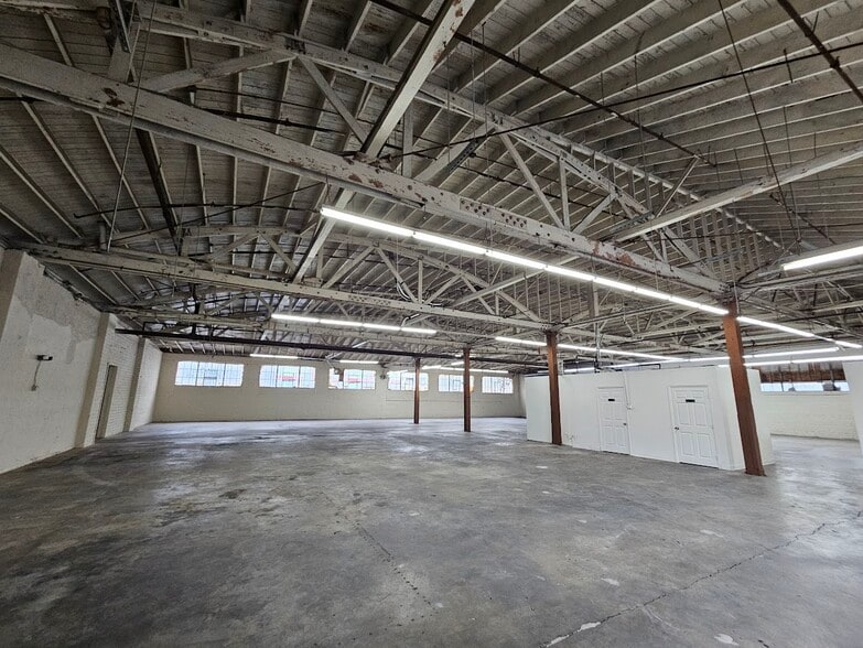 3053 E 11th St, Los Angeles, CA for lease - Building Photo - Image 2 of 14
