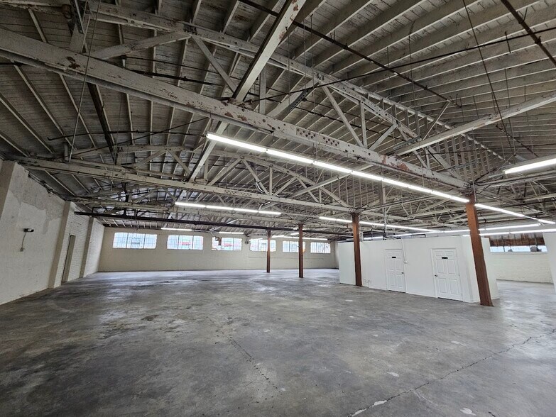 3053 E 11th St, Los Angeles, CA à louer - Photo du bâtiment - Image 2 de 14
