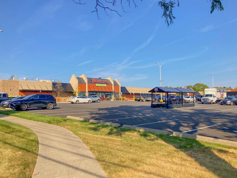 41840 W 10 Mile Rd, Novi, MI for lease - Building Photo - Image 2 of 5