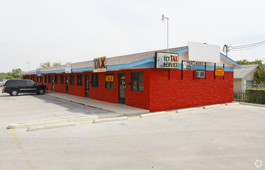 6353 W Commerce St, San Antonio, TX à louer - Photo principale - Image 1 de 4