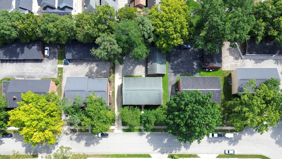 209 Lark Dr, Carmel, IN for sale - Building Photo - Image 2 of 5