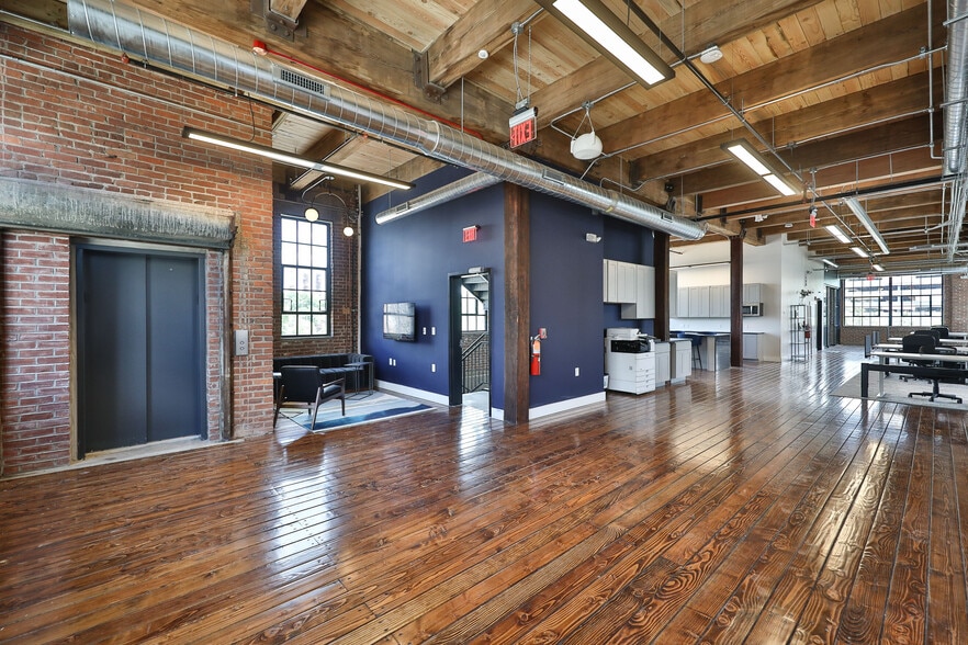1100-1102 N Delaware Ave, Philadelphia, PA for lease - Interior Photo - Image 3 of 21