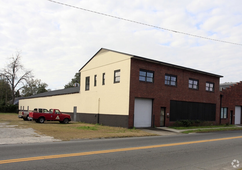 2027 E Gwinnett St, Savannah, GA for lease - Building Photo - Image 2 of 4