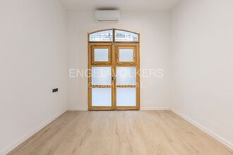 Retail in Barcelona, Barcelona for lease Interior Photo- Image 2 of 24