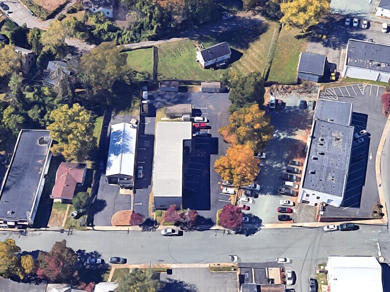 513 Stewart St, Charlottesville, VA à louer - Photo du bâtiment - Image 2 de 4