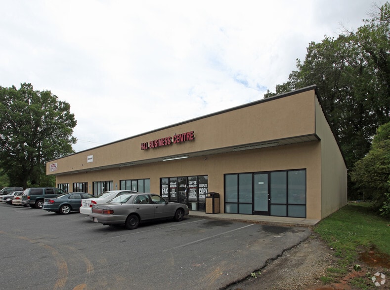 10418S-X-10418E N Main St, High Point, NC for lease - Primary Photo - Image 3 of 5
