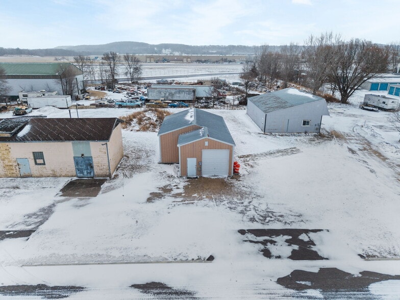 1628-1630 Maple St, Reedsburg, WI for lease - Building Photo - Image 3 of 28