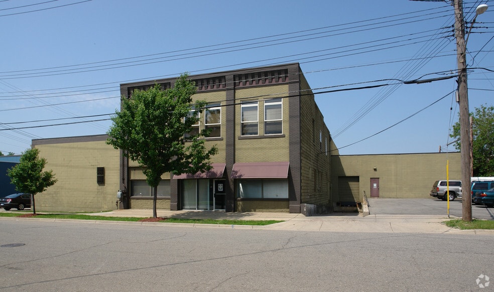 1115 Center St, Lansing, MI for sale - Primary Photo - Image 1 of 10