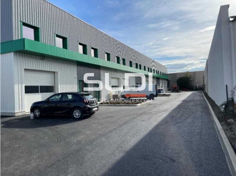 Rue Léopha, Mions for lease Building Photo- Image 1 of 9