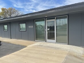 6926 N Lamar Blvd, Austin, TX for lease Building Photo- Image 2 of 8