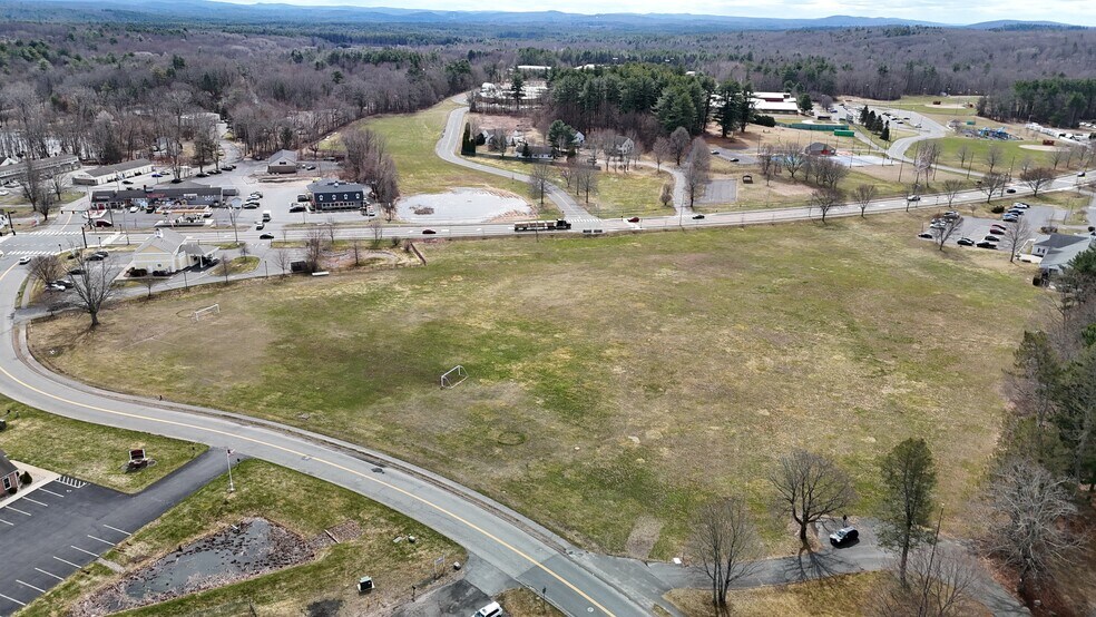 30 State St, Belchertown, MA à vendre - Photo principale - Image 2 de 2