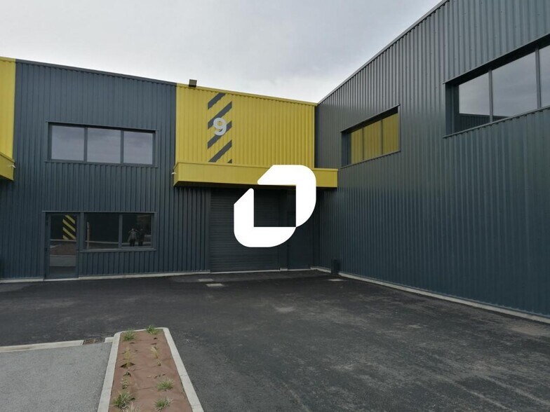 Flex in Frans for lease - Building Photo - Image 1 of 14
