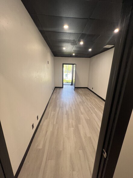 31546 Railroad Canyon Rd, Canyon Lake, CA à louer - Photo du bâtiment - Image 1 de 8