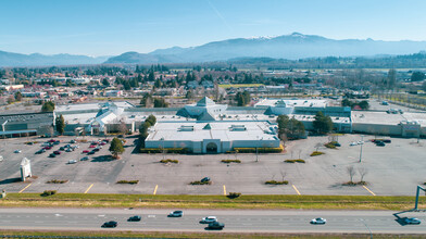 201 Cascade Mall Dr, Burlington, WA for lease Building Photo- Image 1 of 5