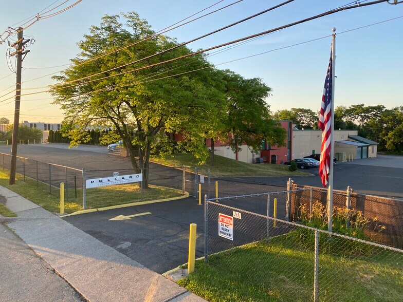 480 Mundet Pl, Hillside, NJ à vendre - Photo du bâtiment - Image 2 de 44