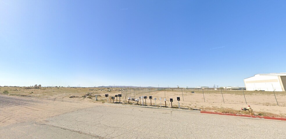 0 Holly Rd, Adelanto, CA à vendre - Photo du bâtiment - Image 1 de 2